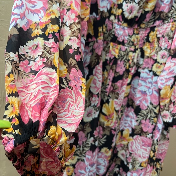 Knee length flower dress - Picture 3 of 3